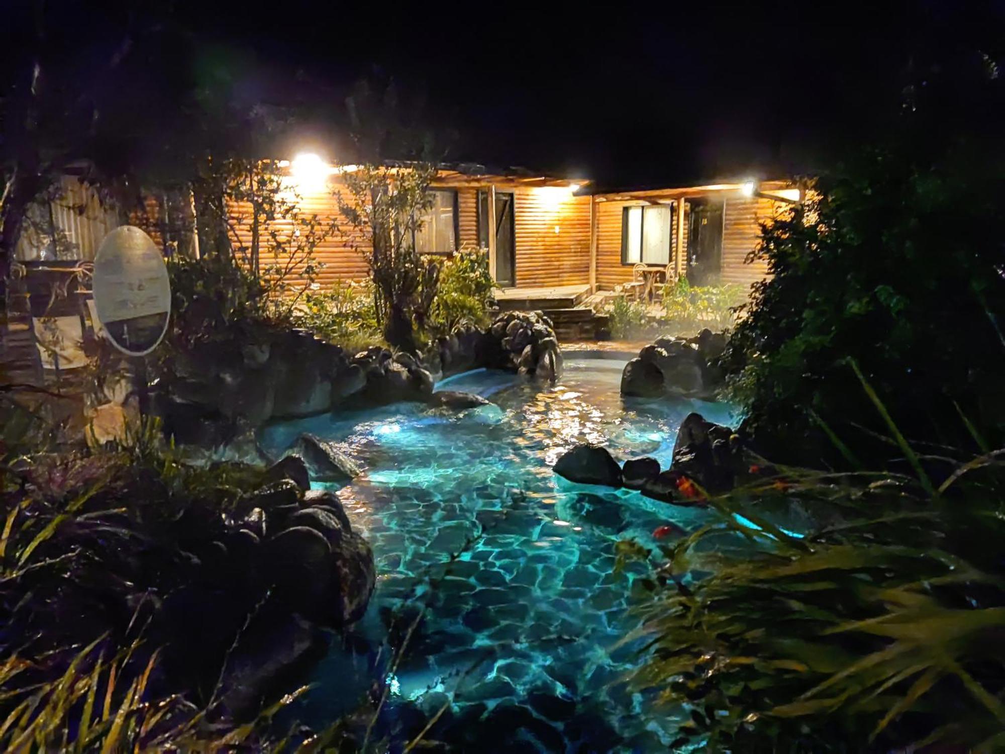 Termas De Papallacta Ngoại thất bức ảnh The Blue Lagoon at night