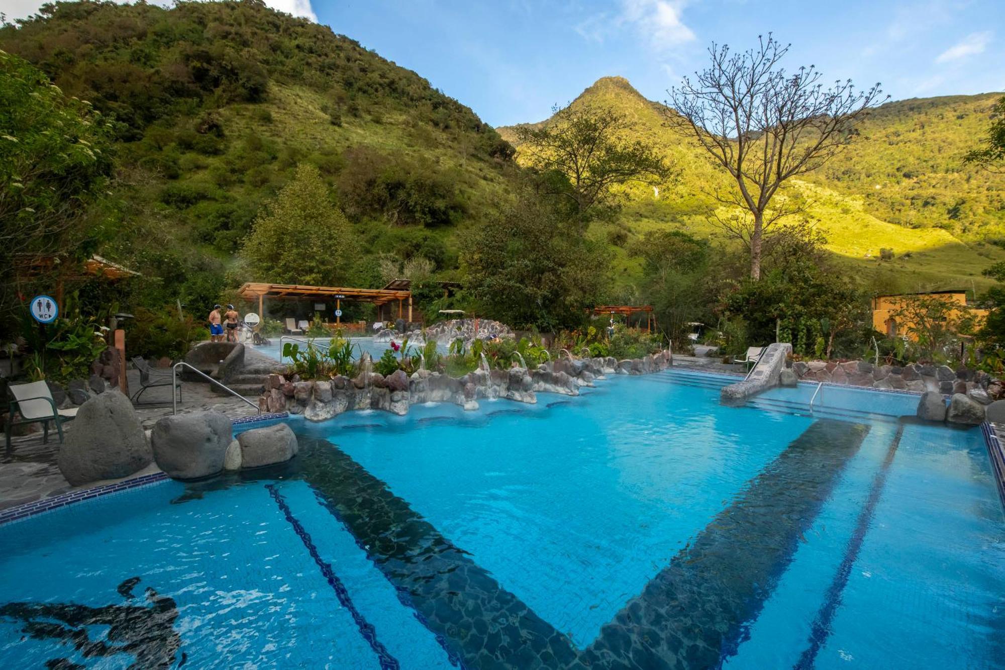Termas De Papallacta Ngoại thất bức ảnh Hot springs in Baños, Ecuador